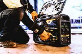 With its four-wheel drive stand, large drive rolls and unique drive mechanism, this portable feeder delivers feeding performance that surpasses that of premium shop feeders